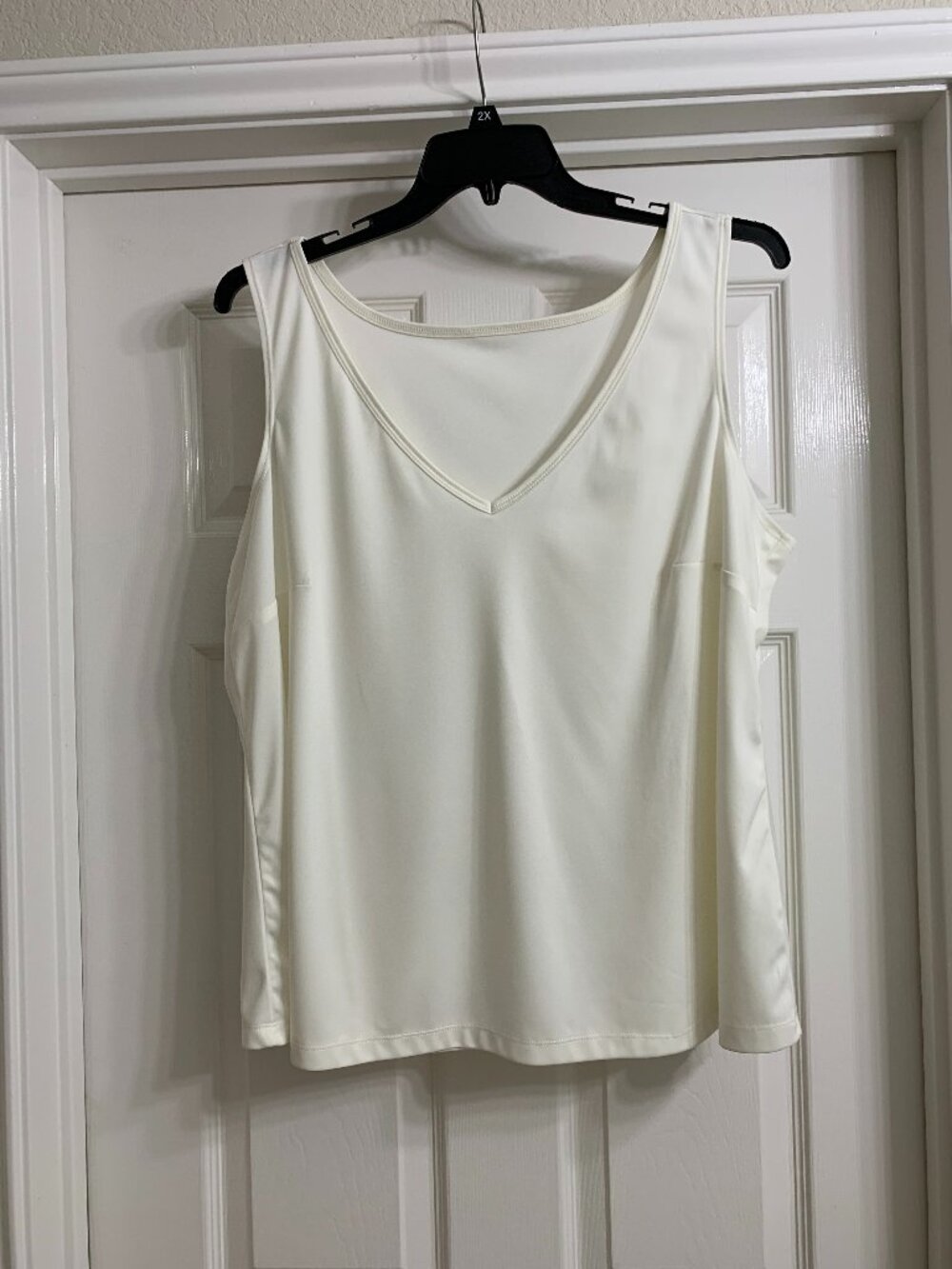 Women's Ivory Color Sleeveless Shell Blouse, Size 3X